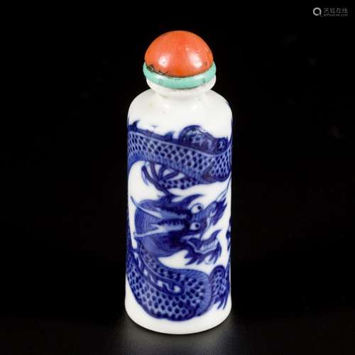 A porcelain snuff bottle decorated with dragons, China Jiaqi...