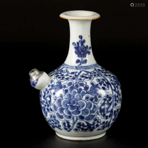 A porcelain kendi with floral decoration, China, 18th centur...