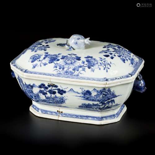 A porcelain lidded tureen with floral decoration, China, Qia...