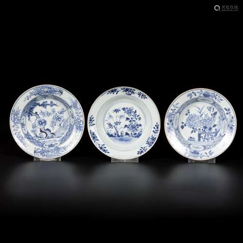 A lot comprising (3) porcelain plates with floral decoration...