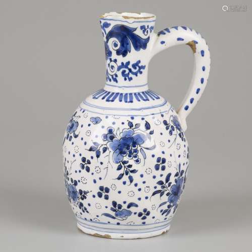 An earthenware jug with floral decor, Delft, 18th century.