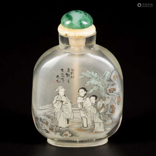 A glass snuff bottle with decoration of figures and a mounta...