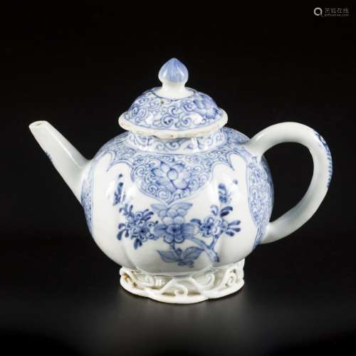A porcelain teapot with floral decoration, China, 18th centu...