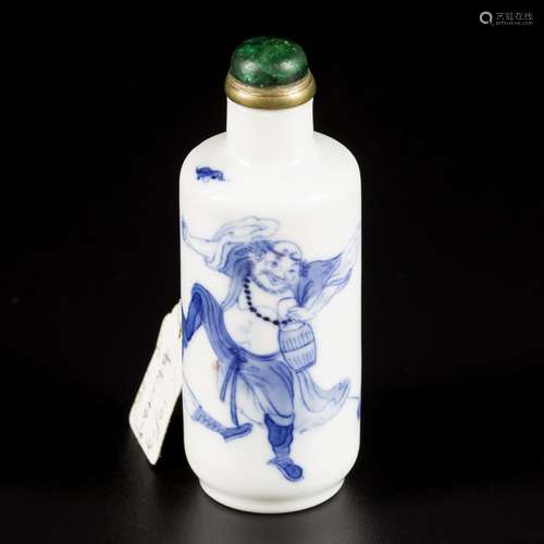 A porcelain snuff bottle with decoration of fighting figures...