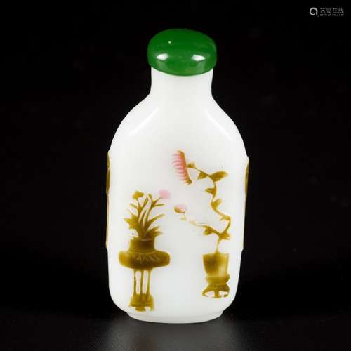 A glass snuff bottle decorated with antiques and cranes, Chi...