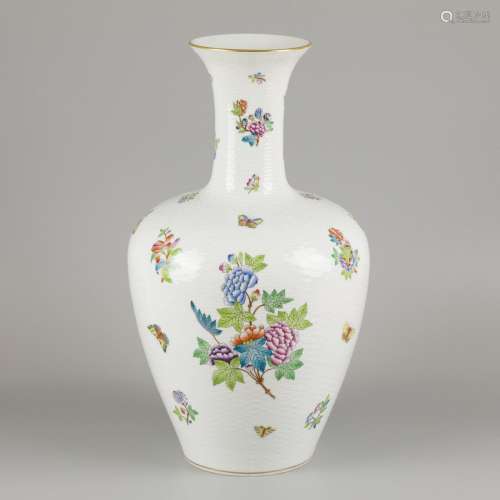 A porcelain baluster vase with Queen Victoria decor, Herend,...