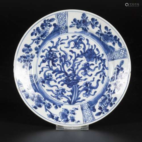 A porcelain plate with floral decoration, China, Kangxi.