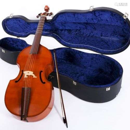 A viola da gamba Maestro, 7-string, in a suitcase.