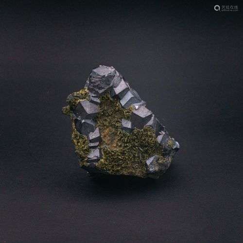 MAGNETITE ET EPIDOTE OURAL CEI (11cm)