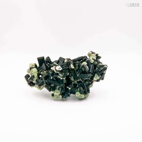 PREHNITE ET EPIDOTE BENDOUGOU MALI (16cm)