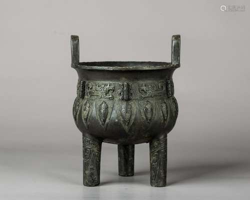 A Chinese Bronze Tripod Food Vessel,Shang Dynasty