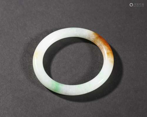 A Chinese Carved Jadeite Bangle,Qing Dynasty