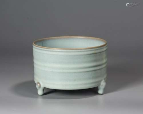 A Chinese Longquan Celadon-Glazed Tripod Censer,