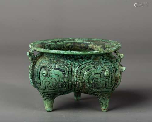 A Chinese Bronze Tripod Censer,Shang Dynasty