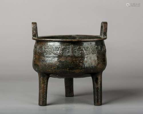 A Chinese Bronze Tripod Food Vessel,Shang Dynasty