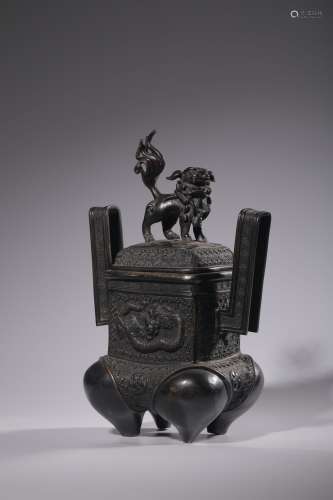 Bronze dragon tripod stove