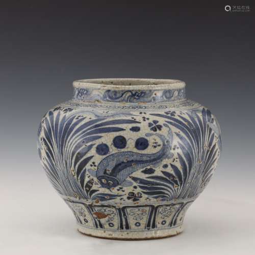 Ancient mackerel vase with grass pattern