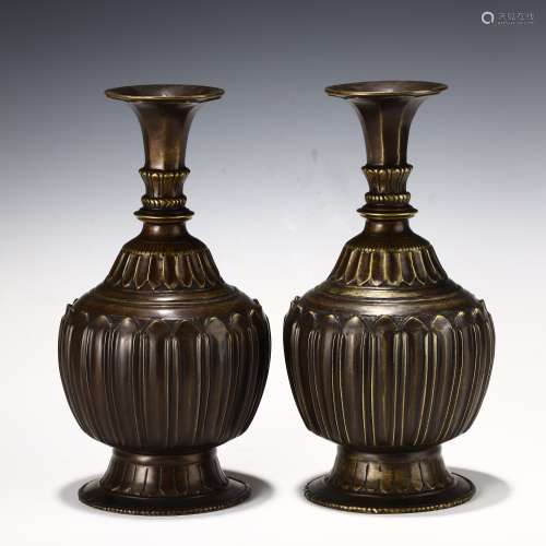 Qing Dynasty a pair of bottles from Tibet
