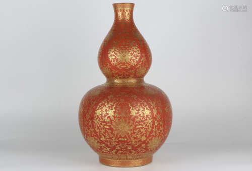 A gourd vase in alum red and gold, QianLength period