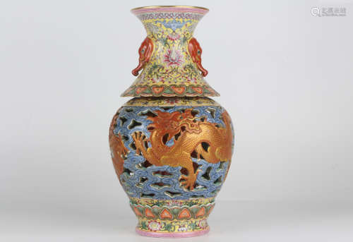 A Qing QianLength enamelled dragon vase with gilt decoration