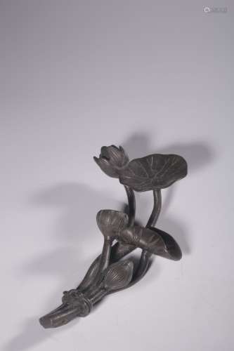 Bronze lotus leaf-shaped ornament