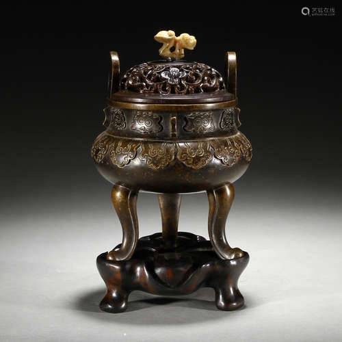 Bronze furnace with two ears and three legs,Qing Dynasty