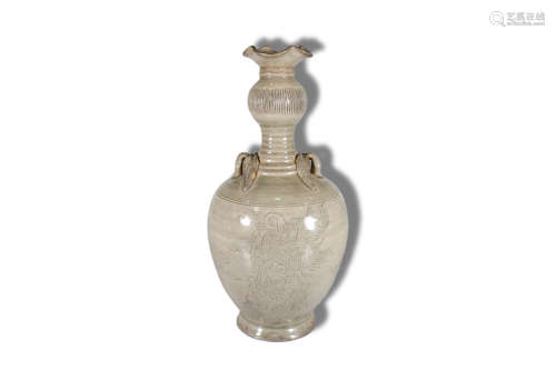 A Yue Kiln Carved Bird Pattern Porcelain Vase