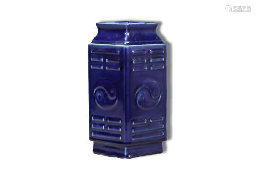 A Blue Glazed Poecelain Vase