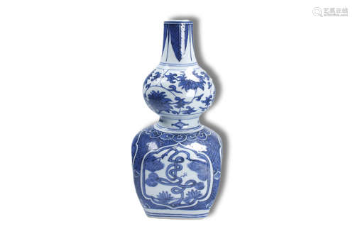 A Blue and White Flower Pattern Gourd Shape Porcelain Vase