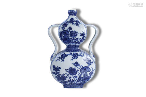 A Blue and White Flower Pattern Double Ear Porcelain Vase