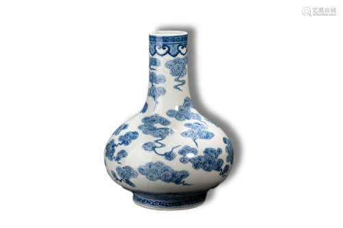 A Blue and White Cloud Pattern Porcelain Vase