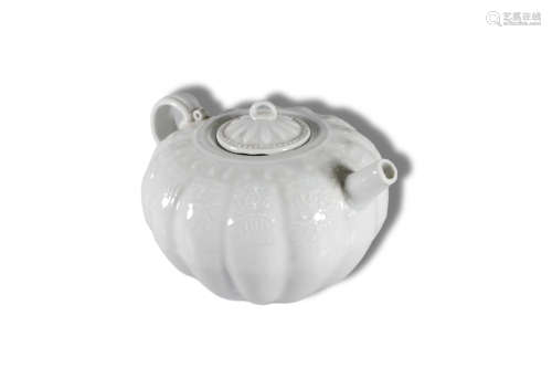 A Ding Kiln Lotus Flower Shape Porcelain Pot