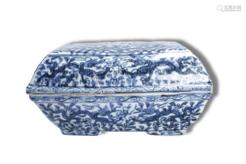 A Blue and White Dragon Pattern Porcelain Box