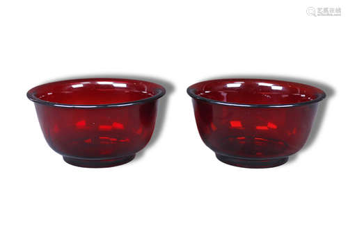 A Pair of Red Glassware Bowl