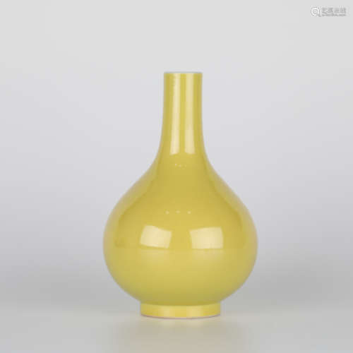 17th,Yellow glaze bottle