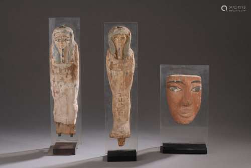 Deux statuettes de Ptah Sokar Osiris momiformes portant la p...