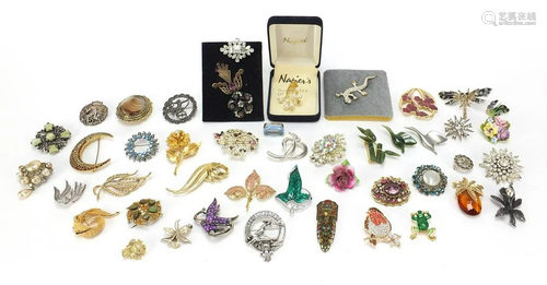 Vintage and later brooches including some silver and