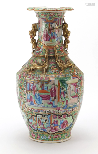 Chinese Canton porcelain vase hand painted in the