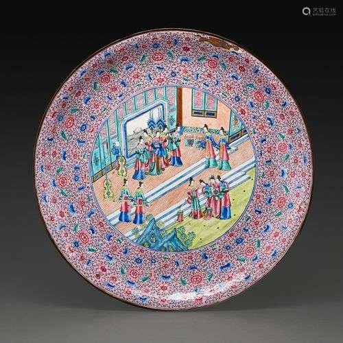 GRAND PLAT en cuivre et peint émaux cloisonné, représentant ...