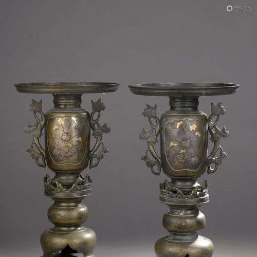 JAPON, époque MEIJI (1868-1912) Paire de vases en bronze pat...