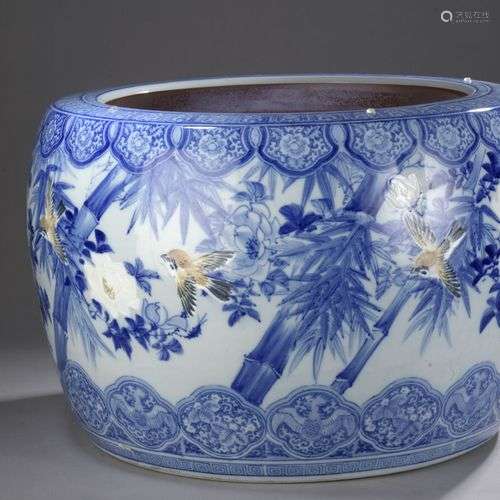 JAPON, époque MEIJI (1868-1912), Imari Hibachi en porcelaine...