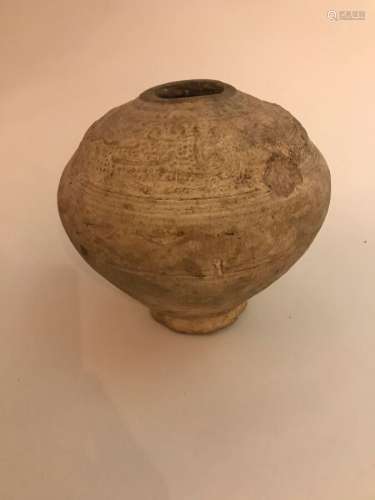 IRAN, XIIe- XIIIe siècles Vase en terre cuite à décor d'une ...