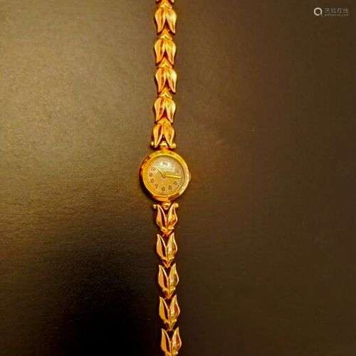 JAEGER LECOULTRE Montre bracelet de dame en or jaune le mail...