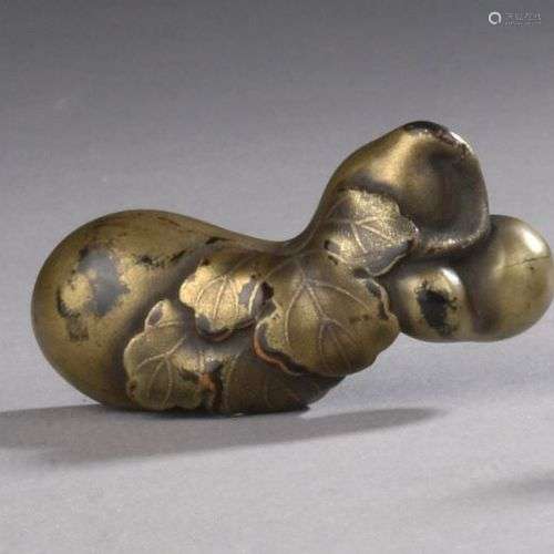 JAPON, Période EDO (1603-1868) Netsuke en bois laqué or et n...