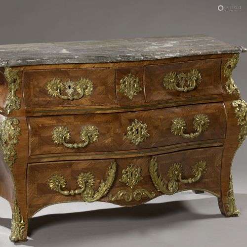 Commode galbée 