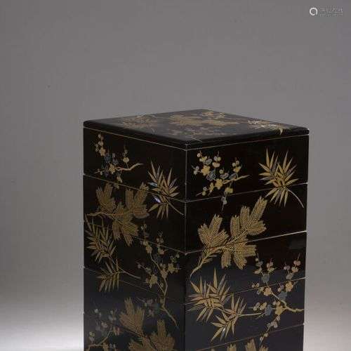 JAPON, Epoque TAISHO (1912-1926) Jubako à cinq cases, à déco...