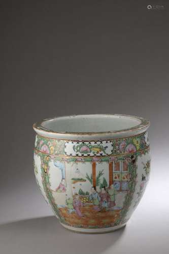 CHINE, Canton Cache-pot en porcelaine à décor polychrome des...