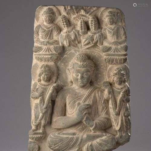 INDE, Gandhara, IIIe-VIe siècle Bouddha auréolé Schiste H. 4...