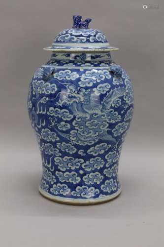 Chinese porseleinen cachepot met drakendecor - Hoogte 46 cm....