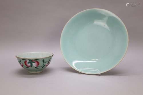 Chinese porseleinen cup met perzikendecor - Hoogte 6,5 cm. -...